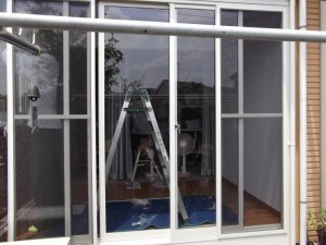 冬でもポカポカのサンルーム、暖かく明るいリビングスペースに