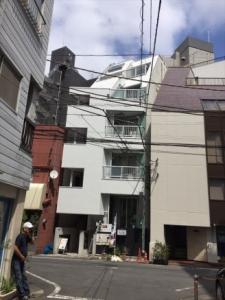 ビルの外壁塗装で艶を取り戻すことができました。