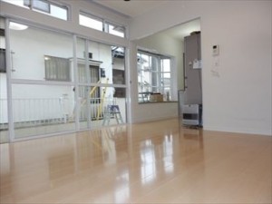 明るく綺麗なリビングルームへとなりました