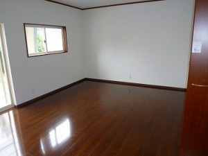 和室から洋室に。増築して広々14畳のリビングルームに変身