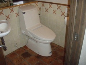 ウォシュレットを自宅と事務所のトイレに設置し、快適なトイレ空間へ。