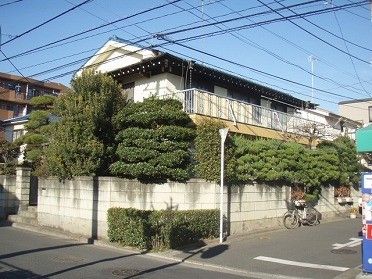 淡いレモン色の外壁に。細かい部分も綺麗に仕上がりました！