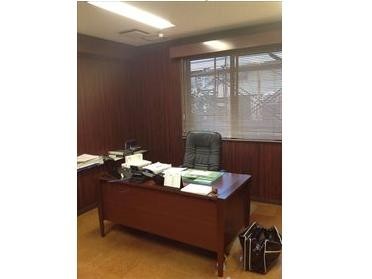高級感ある社長室に。壁紙は長持ちするダイノックシートを使用しました