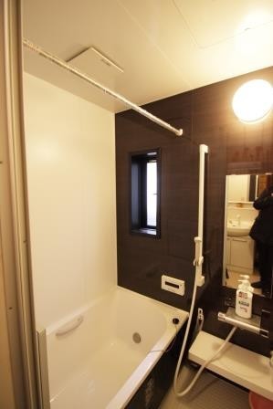 キッチン同様、シックで落ち着きのあるモダン空間になりました