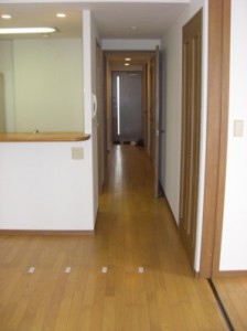 和室を洋室へ。隣のリビングとの間は間仕切り扉を設け、フレキシブルに利用できる空間にしました。