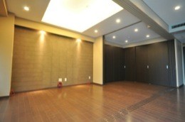 間仕切りドアを設けてフレキシブルに使用できる空間へ。