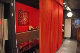 「チャイナムーン」をテーマに店舗改修。シックな空間に仕上げました。