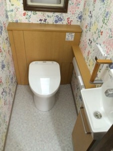 年配者に優しい明るく快適なトイレ
