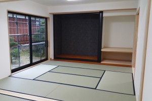 開口部をなくし、8畳の床の間付き和室にしました。