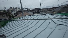 サビが酷い箇所はしっかりとケレンし、剥がしてから塗装しました。