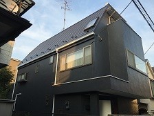 シックで落ち着きある外観へ。イメージを大きく変えました。