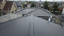 下地断熱工法を採用。断熱性、耐久性共に改善、向上しました。