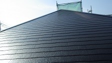 コケや汚れのない綺麗な屋根に戻りました。