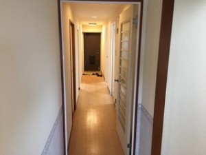 クロスを張り替え空間にアクセントをつけました。