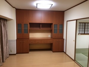 収納力抜群のオーダー壁面収納を設置しました。