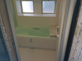 グリーンの爽やかな浴室に変わりました。