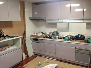 明るくお手入れもしやすいキッチンへ
