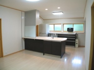 築100年以上の民家のキッチンリフォーム。綺麗でより明るいキッチンに仕上がりました。