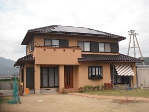トータルコストを考慮して、あえて南と北側にパネルを設置しました。