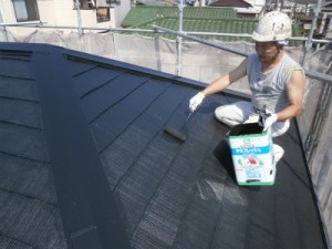 ２液性シリコンで屋根を塗装し、新築のような屋根に甦りました。
