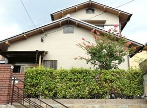 明るく華やかな外観に塗り替えました。