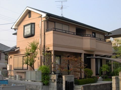 劣化による外壁塗装リフォームです。塗り替えたことで外観が明るくなりました！