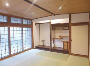 和室は残しながらも現代風のお洒落な縁なし畳に