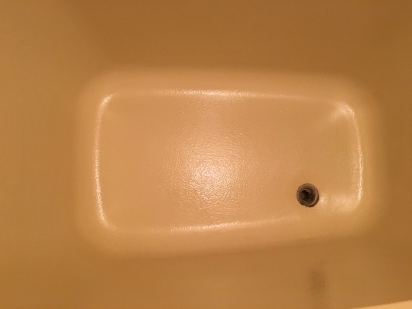 浴槽のひび割れ補修です。
