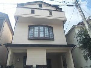 外からの熱の侵入を防ぐ優れた塗料で塗り替えです