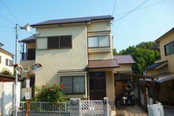 ボロボロになってきた屋根を入念に洗浄して塗り替え