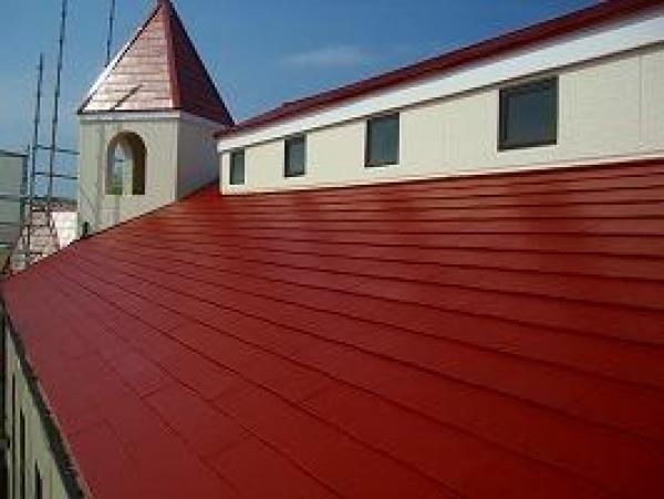 エンジ色の綺麗な屋根に塗り替え