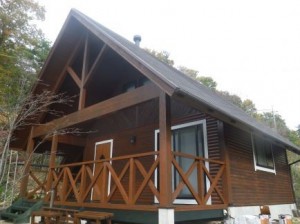 木の香り、温もりが伝わってくる塗装に