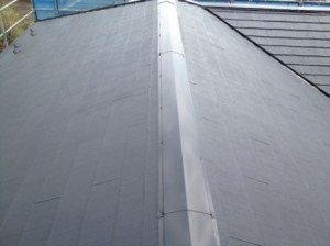 細かい部分も丁寧に。新築のような屋根に仕上がりました。