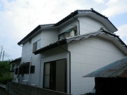 既存の色と同じ色で外壁の塗り替え。全体的にリフレッシュしました。