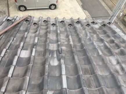 冬が来る前に屋根に雪止めを設置しました。