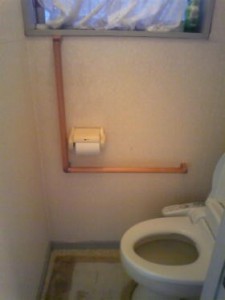 家の各所に手摺を設置。安全性を高めました。