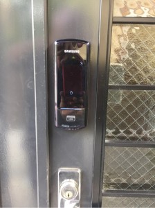 優れた電子ロックキーに交換。防犯面でも安心です。
