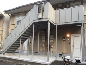 アパートの外階段、土間部分を綺麗に塗り替えました！