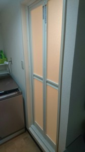 浴室ドアの交換　カバー工法