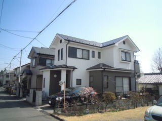 真っ白で新築のような家に塗り替えられました。