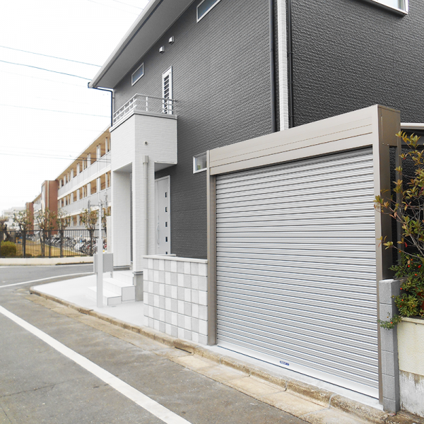 シンプルな中にも柄を取り入れることで、オシャレ度がグンと上がります