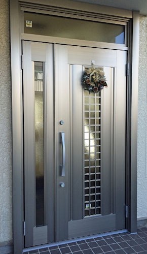 玄関リフォーム 建具(ドア、間仕切り)の設置・交換・撤去 若葉リフォーム体験館