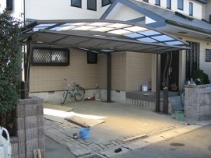 雨の日でも安心して乗り下りができ、さらに愛車も守られます