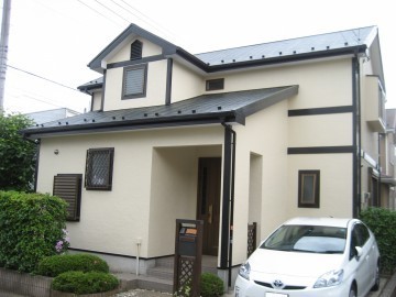 幕板など黒で統一したことでメリハリのあるお宅へ