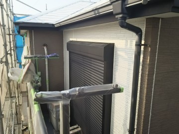 歪んでいたシャッターとサッシを新規交換しました。