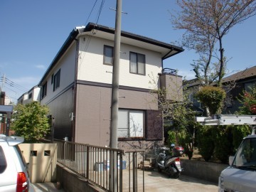 ベージュ系のツートンカラーが素敵なお宅に。