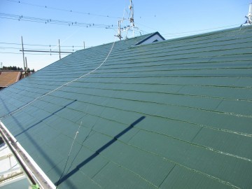 遮熱塗料で太陽にも強い色褪せしにくい屋根に。