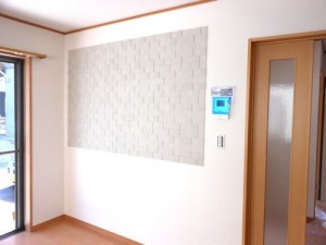 リビングと和室にエコカラットを貼ったことで効果とともに部屋の雰囲気も変わりました