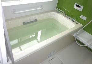 シロアリでボロボロだった浴室がシャープなユニットバスへ生まれ変わりました。