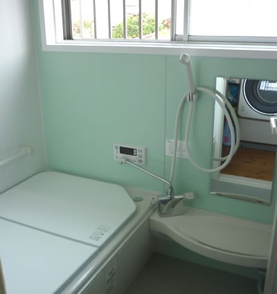 腐っていた下地や配管も交換。新しく、暖かくもなりました。